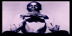 Henri Dikongue nous fait profiter d'un musique instrumentale de qualit pour cet hymne  l'Afrique