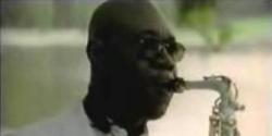 Le roi du Saxophone dans Africa, produit cette musique en hommage  notre cher continent. Africa by Manu Dibango