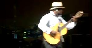 Donny Elwood chante Akao Manga en live au Ya-Fe  Yaound.